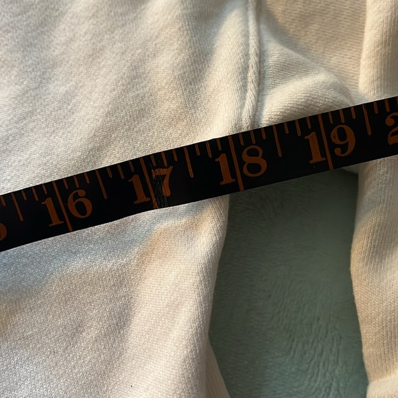 ROOTS brand girls cropped sweatshirt sz 7-8 - Picture 8 of 8